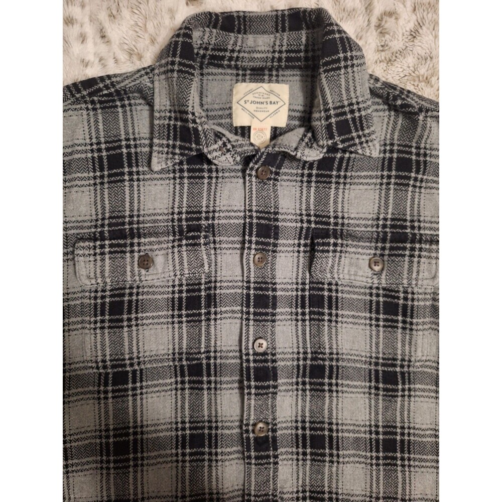 ST JOHN'S BAY men's medium button up classic fit flannel shirt with pockets